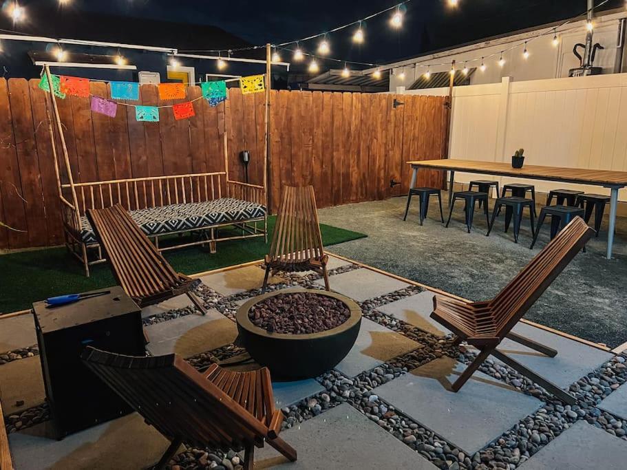 * Bueno Bueno Casita * / 7 Min To Downtown / 4 Bdr Holiday home